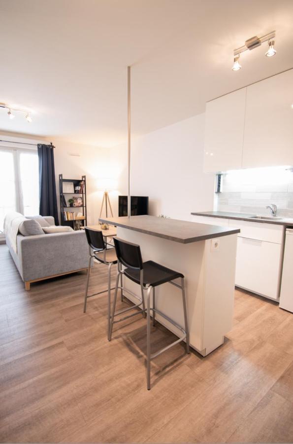 Joli studio tout confort à 2 pas de la gare Poissy Extérieur photo
